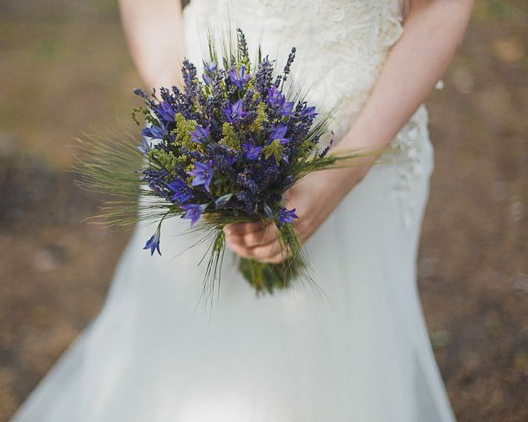 Букет невесты из полевых цветов и трав